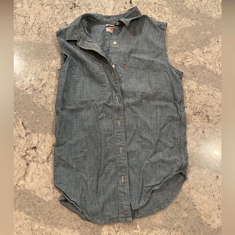 NWOT Levi’s boyfriend fit tank, Rosie the Riveter